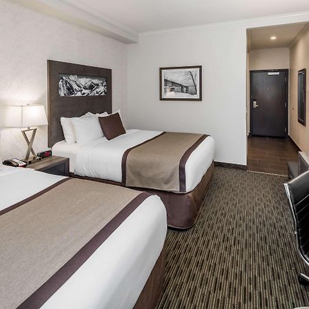 Ramada by Wyndham Revelstoke Hotel Bagian luar foto