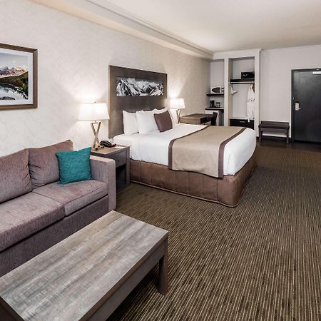 Ramada by Wyndham Revelstoke Hotel Bagian luar foto