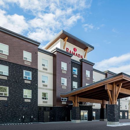 Ramada by Wyndham Revelstoke Hotel Bagian luar foto