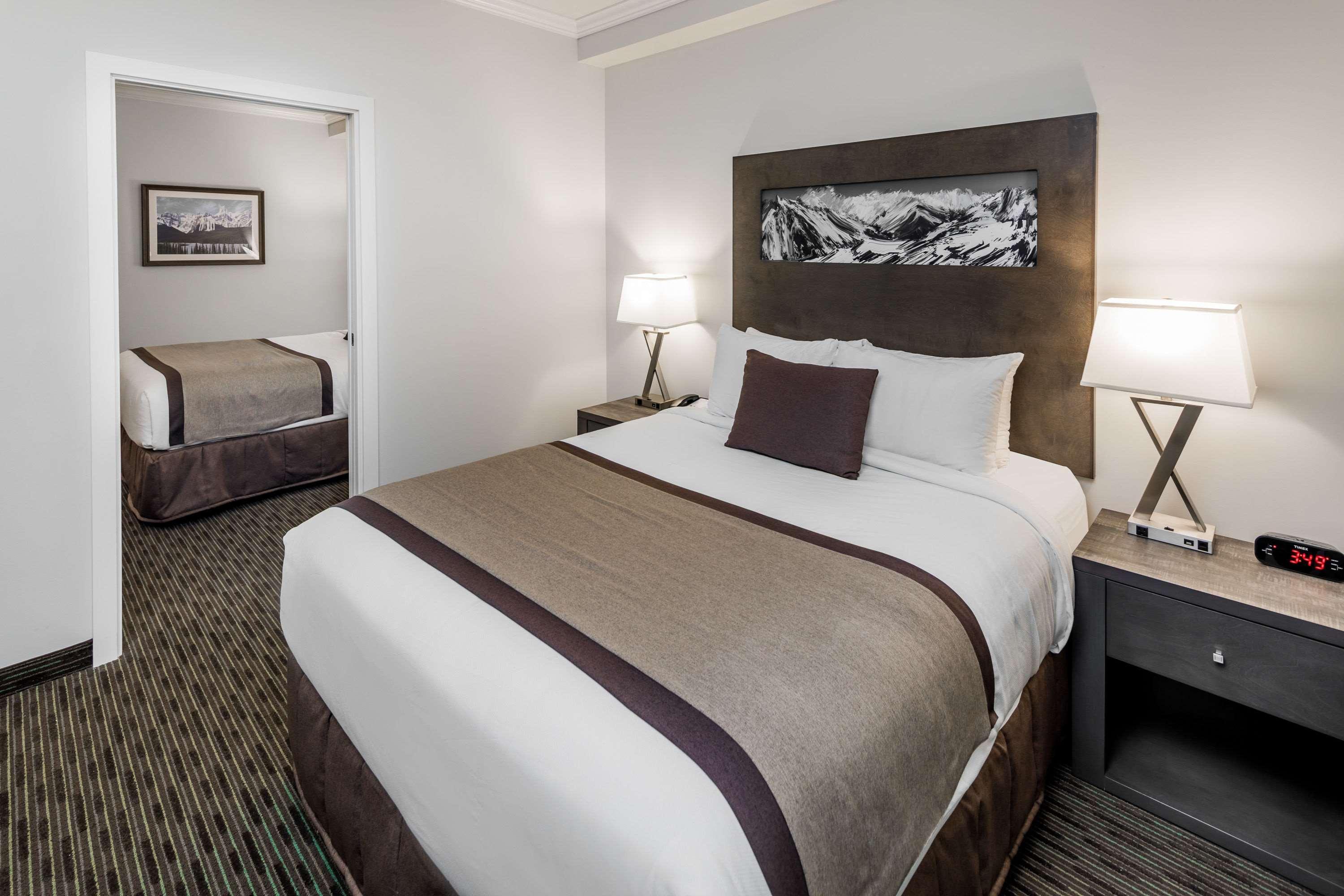 Ramada by Wyndham Revelstoke Hotel Bagian luar foto