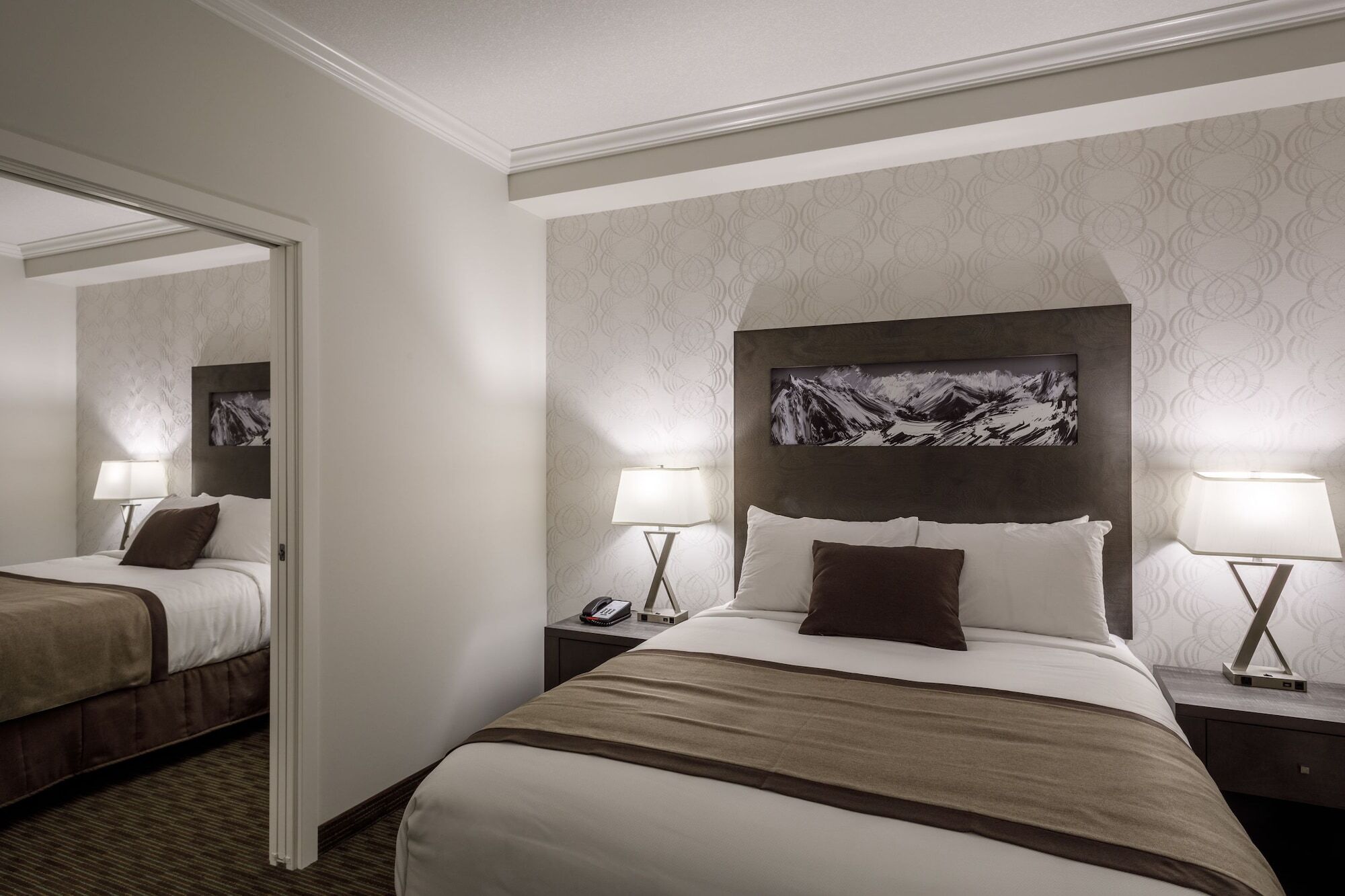 Ramada by Wyndham Revelstoke Hotel Bagian luar foto