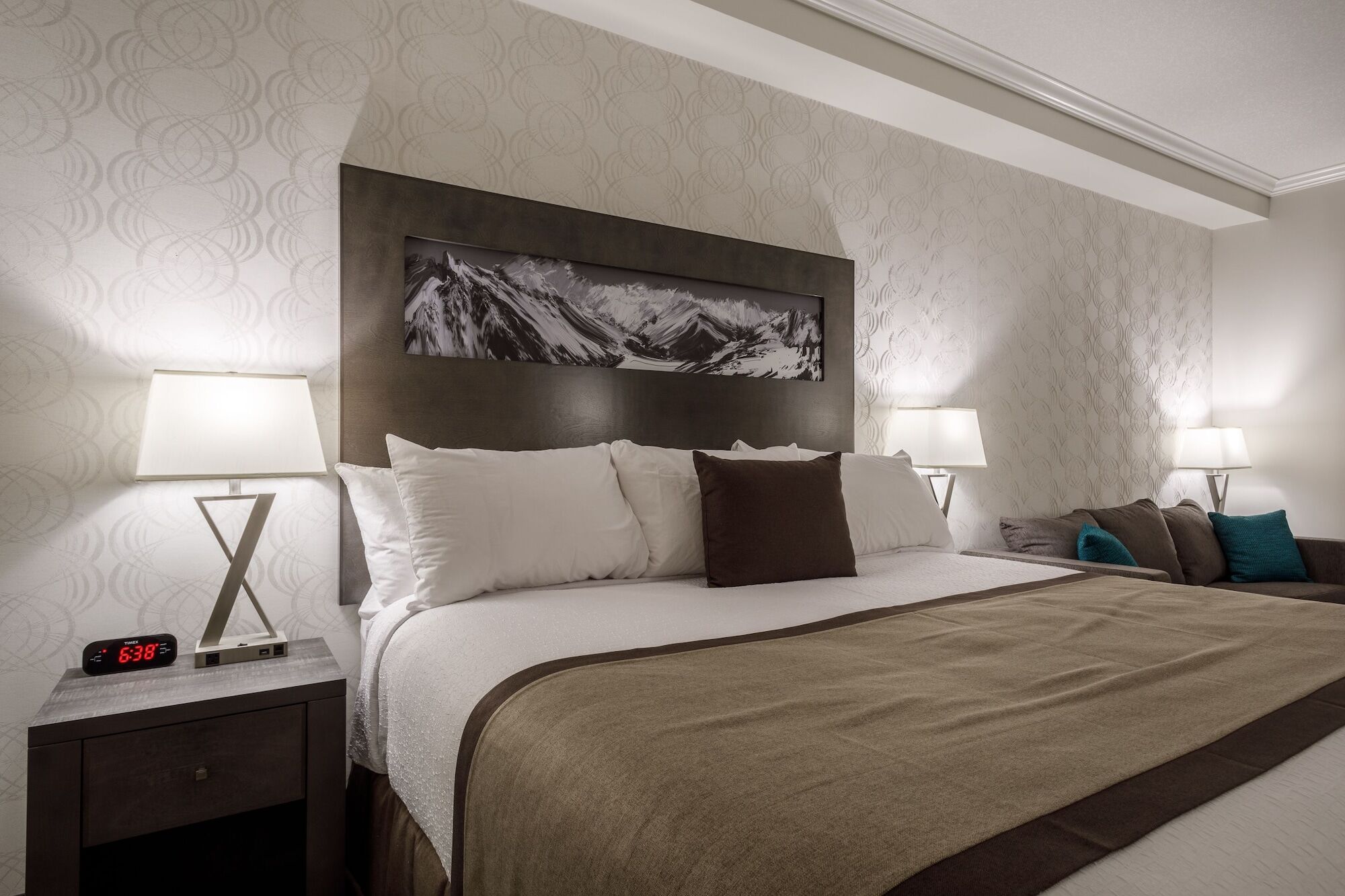 Ramada by Wyndham Revelstoke Hotel Bagian luar foto