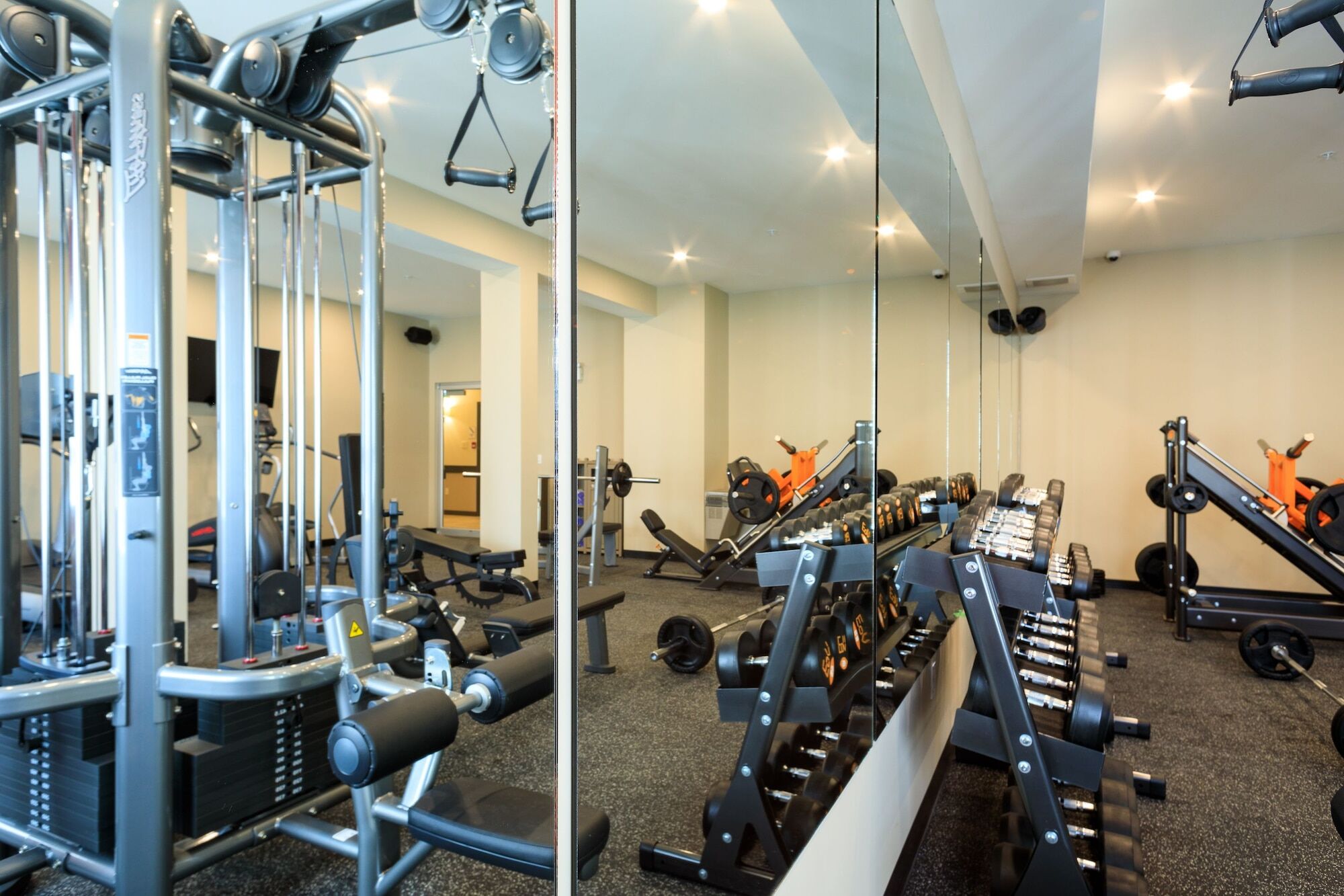 Ramada by Wyndham Revelstoke Hotel Bagian luar foto