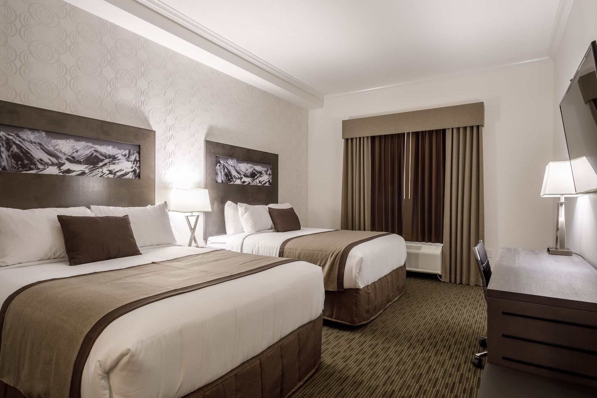 Ramada by Wyndham Revelstoke Hotel Bagian luar foto